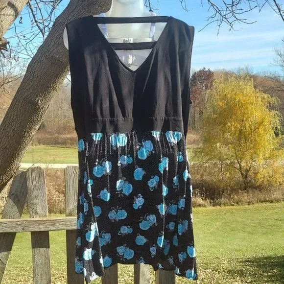 TORRID 6 Roses with Rose Petal Speckles Midi Dress - Plus Size US 30 - Picture 3 of 8